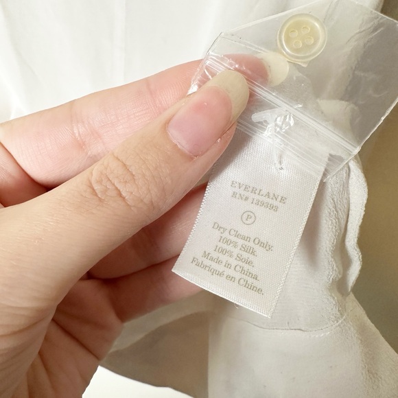 New Without Tags Everlane The Clean Silk Boatneck Blouse Top Grey White 10 - Picture 11 of 12